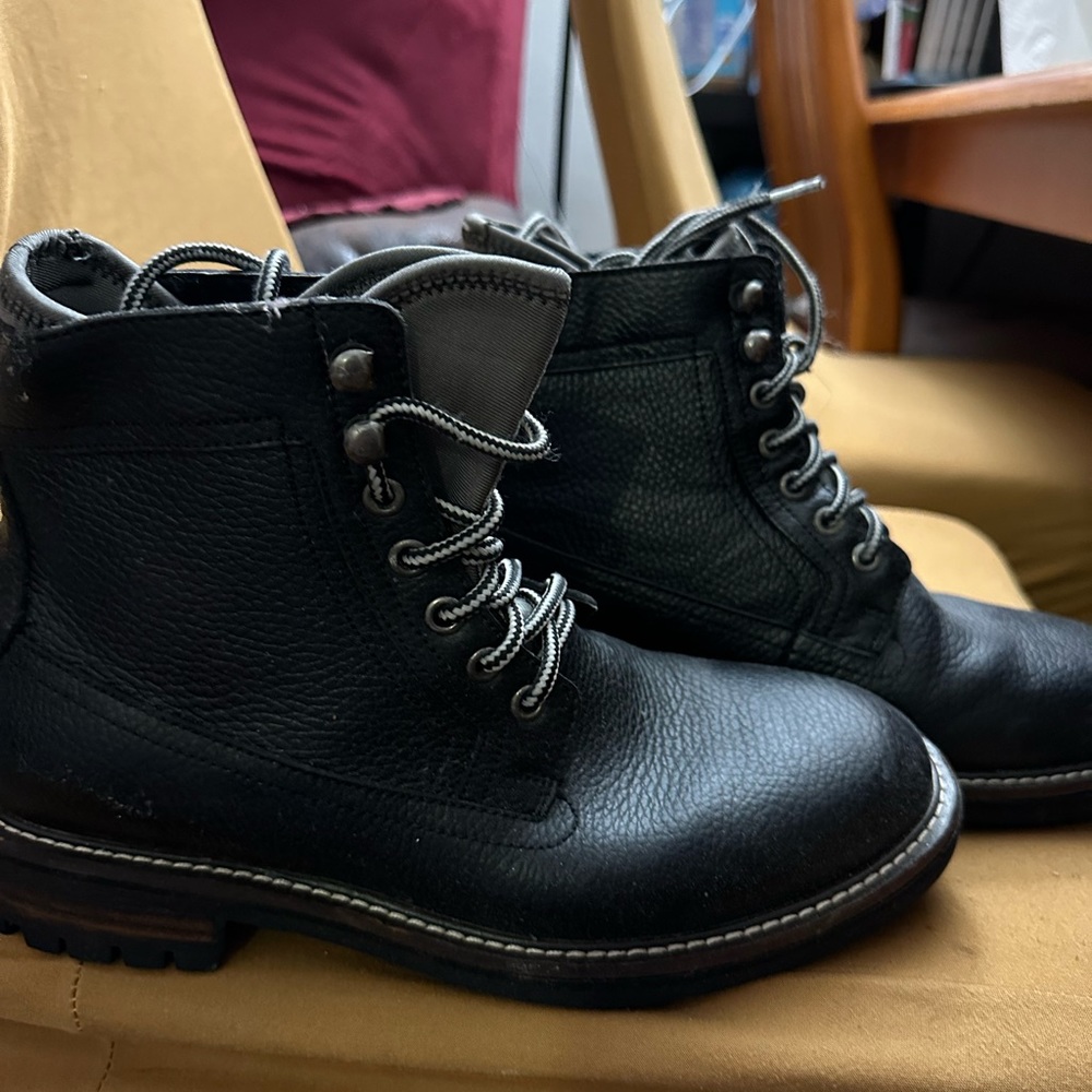 Tommy hilfiger  8 size for men